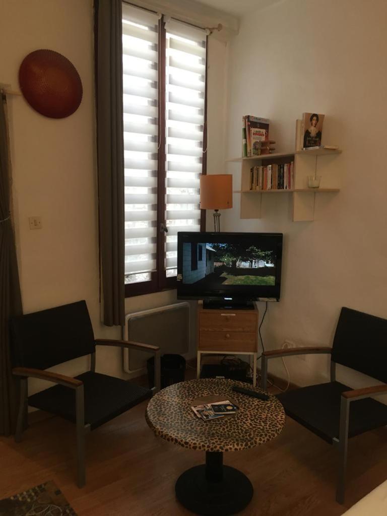 Appart Sympa Dans Le Vieux Nimes Exterior photo